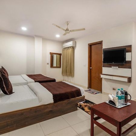 Hotel South Indian Делхи Екстериор снимка