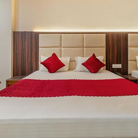 Hotel South Indian Делхи Екстериор снимка