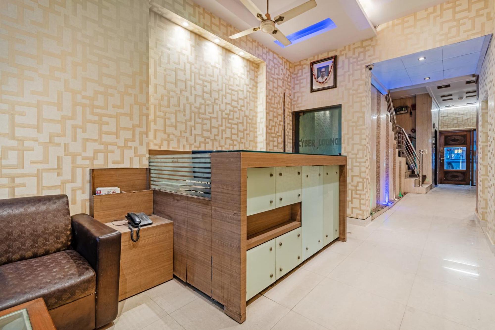 Hotel South Indian Делхи Екстериор снимка