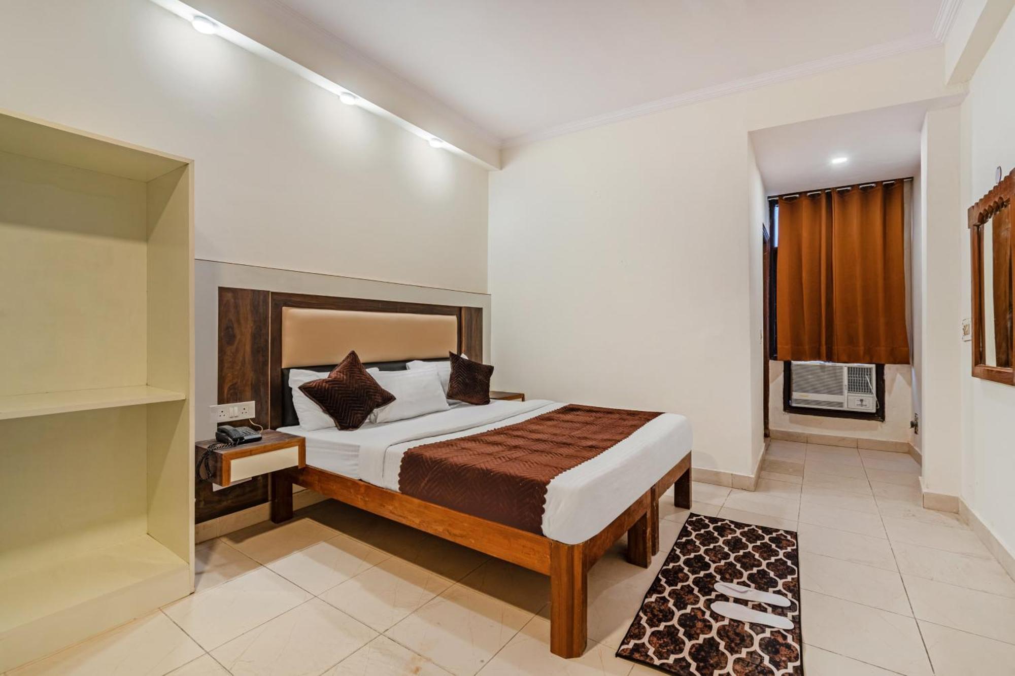 Hotel South Indian Делхи Екстериор снимка