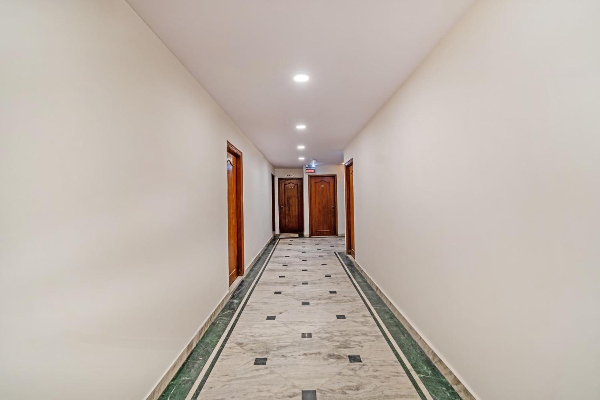 Hotel South Indian Делхи Екстериор снимка