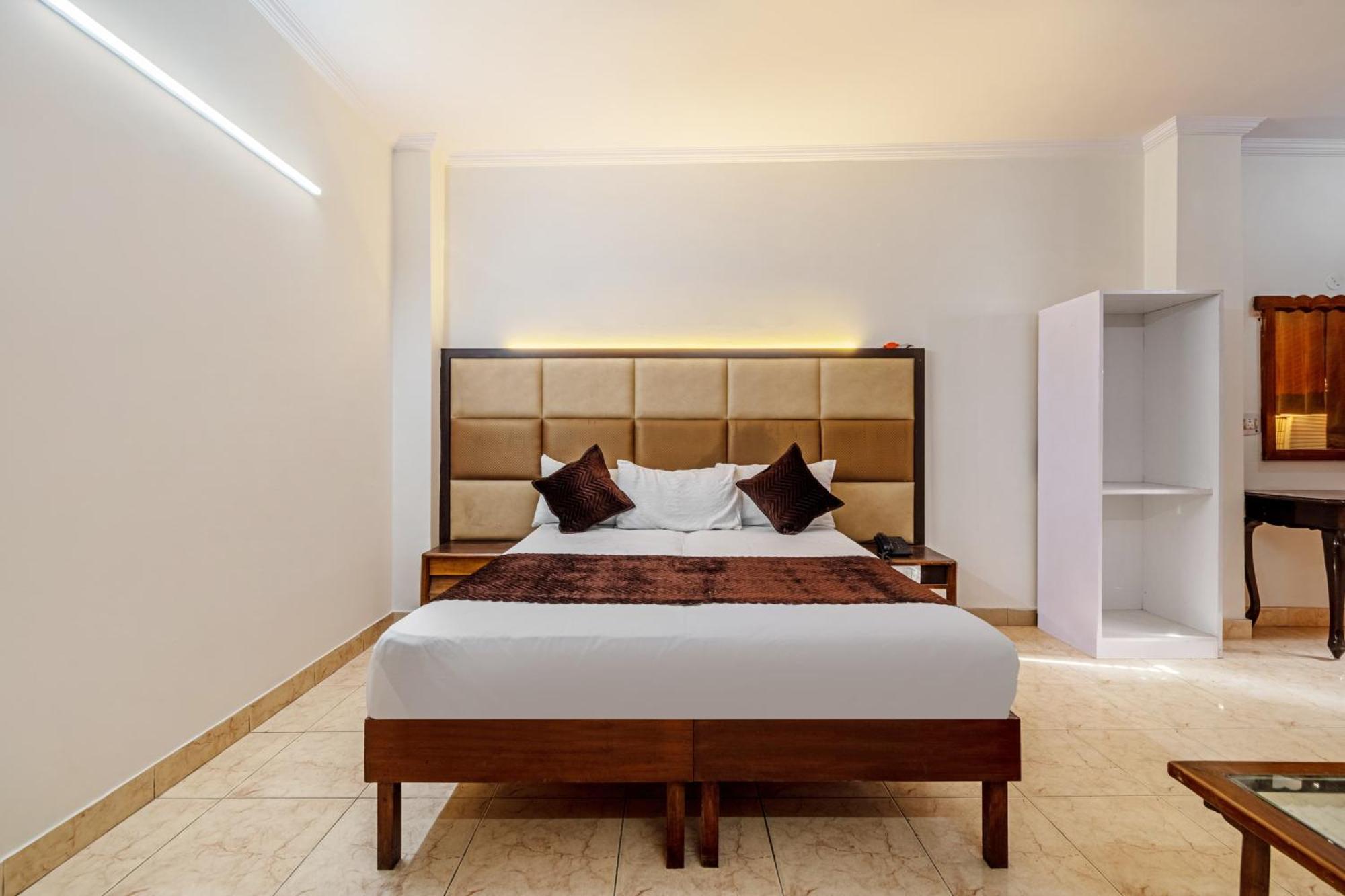 Hotel South Indian Делхи Екстериор снимка