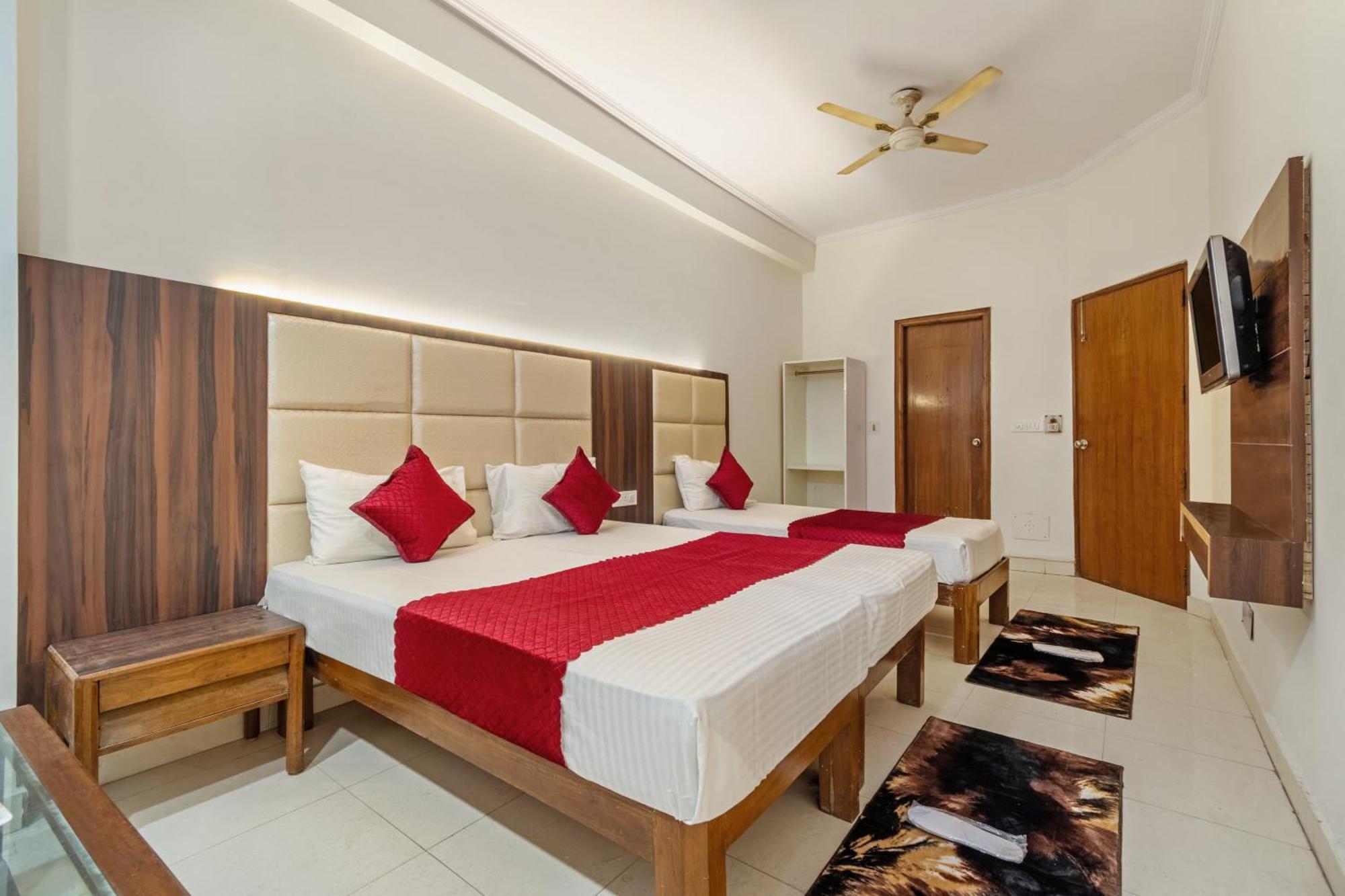 Hotel South Indian Делхи Екстериор снимка
